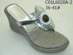 时尚与舒适并存 坡跟系列C01L6020A在日用品购物平台上的魅力解析